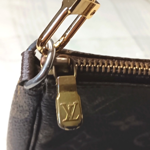 Louis Vuitton Vintage Pochette Accessoires handbag with Chain - Picture 8 of 15